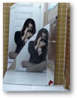 Una Foto De La Muestra 'Mírame', Realizada Por La Fundación Síndrome De Down