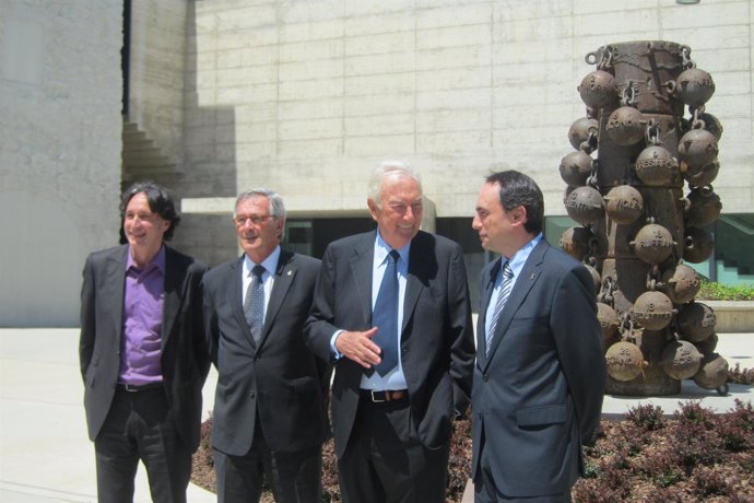 La FundaciónVila Casas dona una escultura de Jaume Plensa