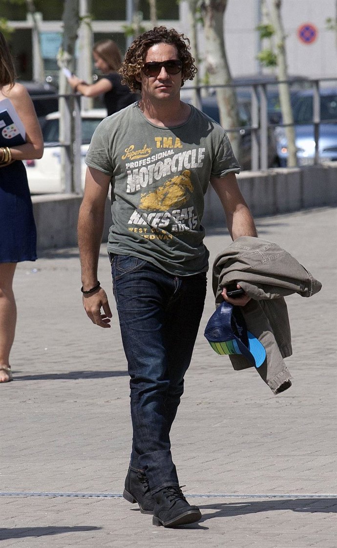 David Bisbal llegando a los estudios de televisión 