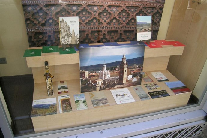 Escaparate Del Centro Aragonés En Barcelona Dedicado A Tarazona