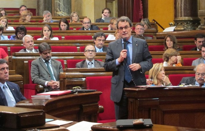 Sesión De Control En El Parlament De Catalunya