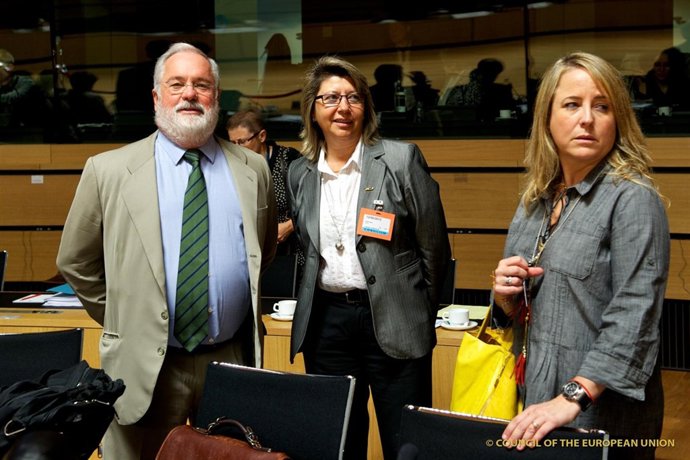 La Conselleira Rosa Quintana, A La Derecha De Miguel Arias Cañete