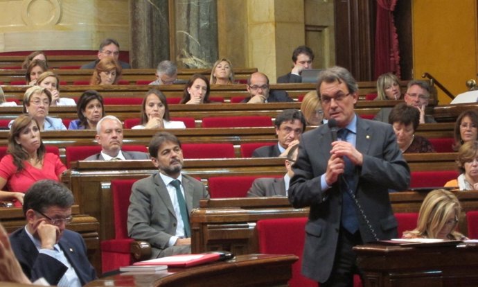 Sesión De Control En El Parlament De Catalunya