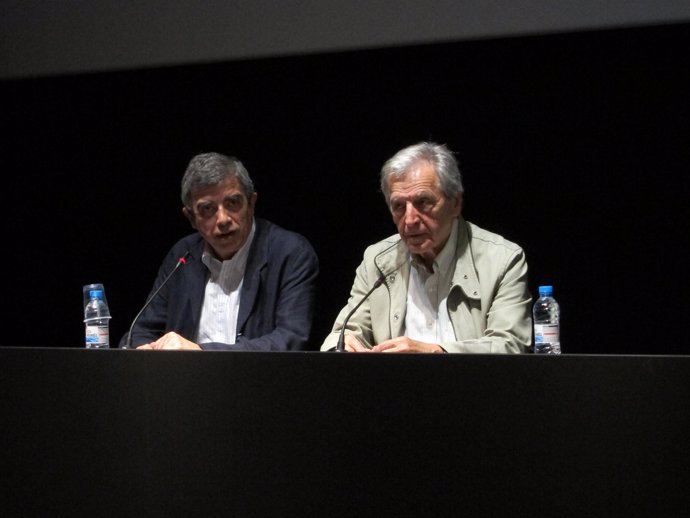 El Dtor De La Filmoteca De Catalunya Esteve Riambau Y El Cineasta Costa-Gavras