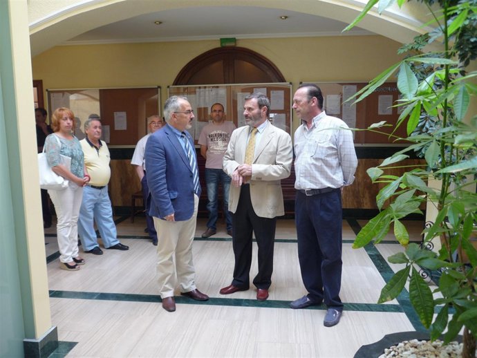 Lillo Junto Al Alcalde De Villanueva Y Otros Miembros Del Ayuntamiento Hoy