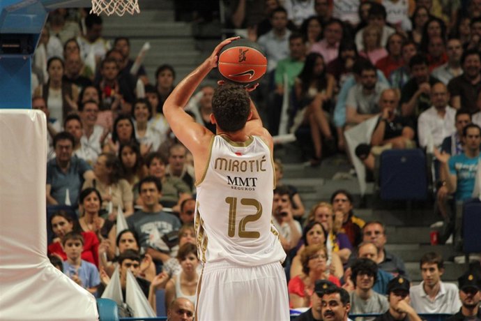 El Jugador Del Real Madrid Nikola Mirotic