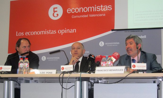 Querol, Pons Y Menargues (De Izquierda A Derecha) Durante La Presentación