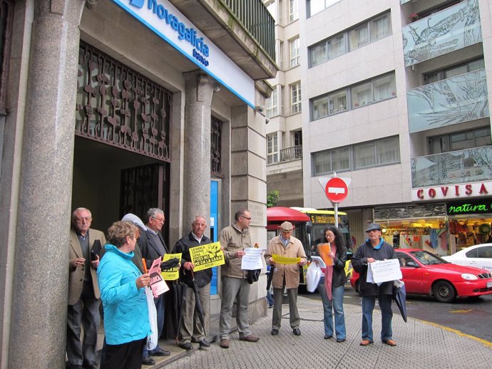 Protesta De Afectados Por Las Preferentes En Santiago