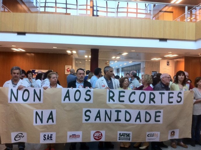 Protesta De Delegados Y Trabajadores En El CHUS.