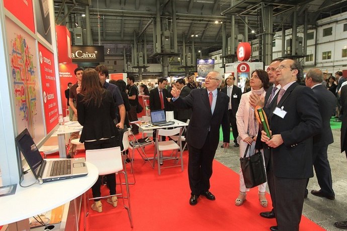 Stand De La Cámara, Con Su Presidente, Miquel Valls, Y Autoridades