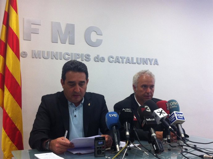 El Presidente De La FMC M.Bustos Y El De La Comisión De Educación J.M.Freixenet