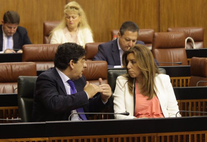 Susana Díaz Conversa Con Diego Valderas En El Parlamento