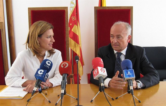 Paula Sánchez De León Junto A Vicente Magro 