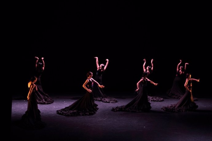 El Centro Andaluz De Danza Estrena En El Central 'De La Voz Al Cuerpo'
