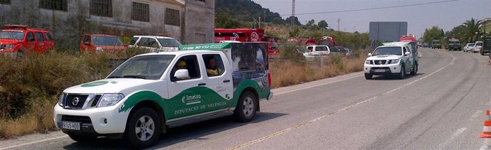 Dos Brigadas De Imelsa Se Dirigen Al Perímetro Del Incendio De Llocnou.