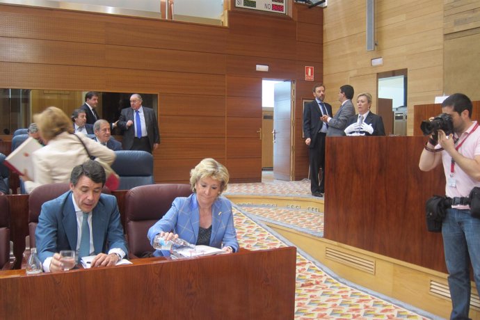 Aguirre Y González En El Pleno De La Asamblea