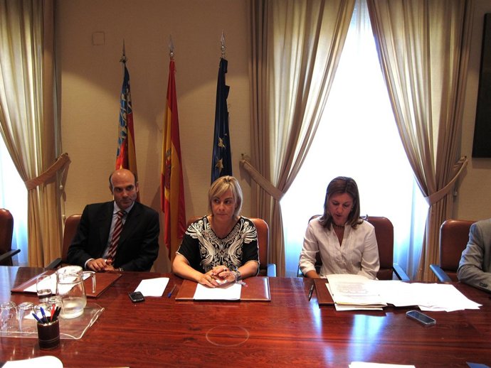 Paula Sánchez De León, Sonia Castedo Y Juan Seva En La Junta Local De Seguridad