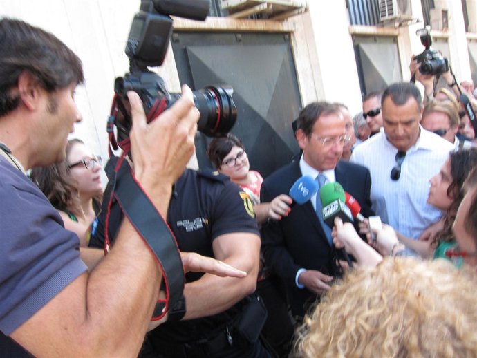 El Alcalde De Murcia, Miguel Ángel Cámara, En Los Juzgados