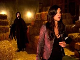Courteney Cox en una escena de 'Scream' 4.