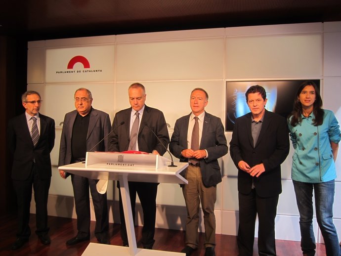 El PSC Entrega 50.000 Firmas Contra Recortes En Guarderías
