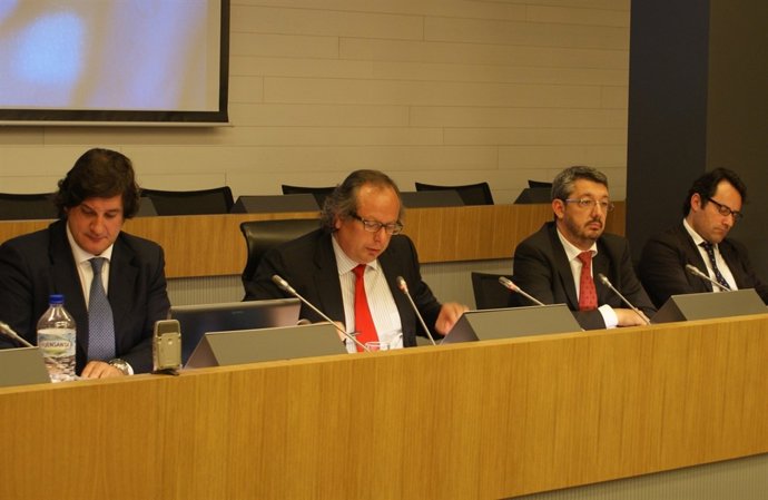 Mirones En La Asamblea De ANBAL