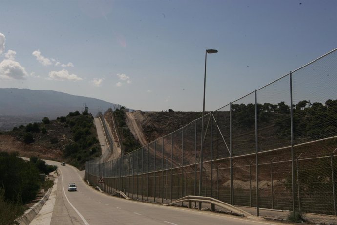 Valla fronteriza entre Melilla y Marruecos