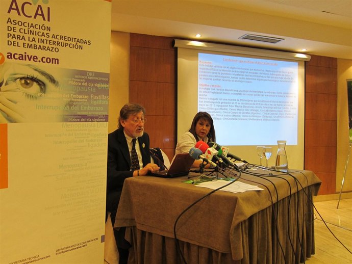 Los Representantes De ACAI, Durante La Presentación Del Estudio