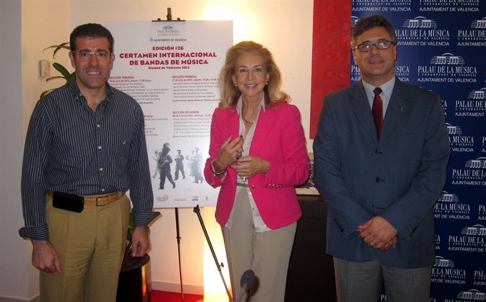 Mayrén Beneyto En La Presentación Del Certamen Junto A Bonete Y Belloví.