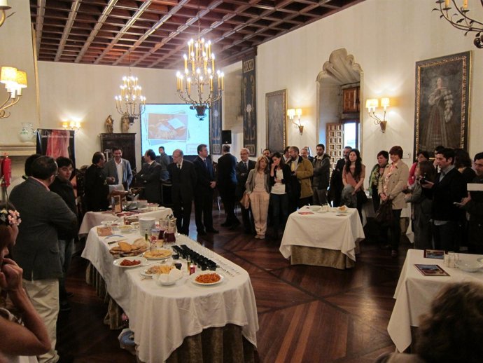 La Diputación De Cáceres Promociona El Destino Y Sus Productos En Santiago