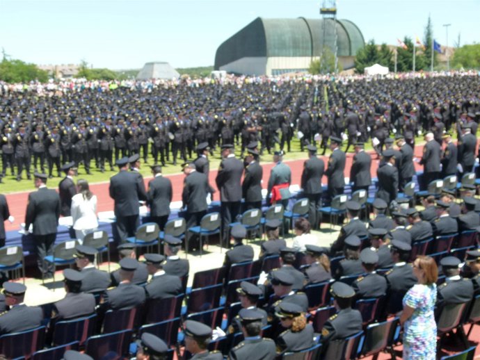 Jura De Los Nuevos Policías En La Academía De Ávila