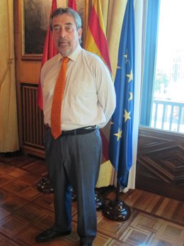 El Alcalde De Zaragoza, Juan Alberto Belloch, En Su Despacho