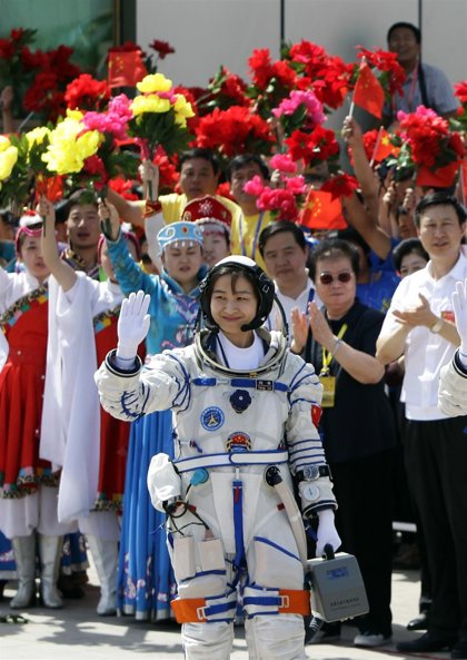 Despega el cohete que lleva a la primera mujer china al espacio