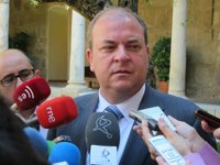 Monago dice que "se veía venir" la rebaja de Moody's, ya que cuando "se rebaja a España se rebaja a las comunidades"