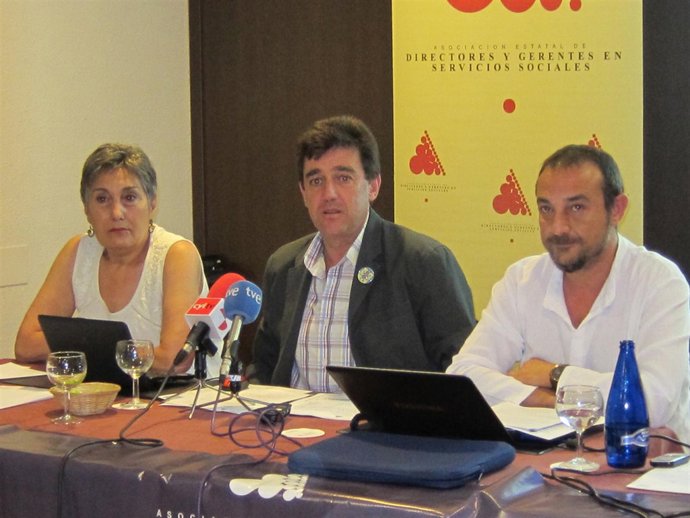 El Presidente De La Asociación Estatal Y Gerentes En Servicios Sociales.