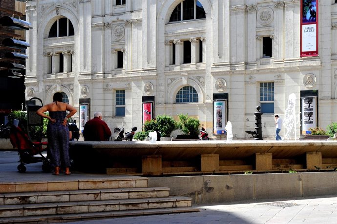 Fuente Detrás Del Teatro Principal De Zaragoza