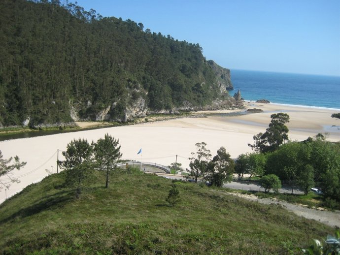 Playa De La Franca, En Ribadedeva
