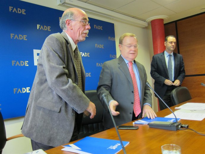 Vigón, Entre Silveira (Izquierda) Y González (Derecha), Antes De La Rueda.