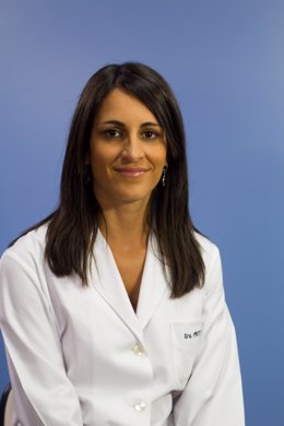 La Doctora Maider Pretel, Especialista Del Departamento De Dermatología De CUN