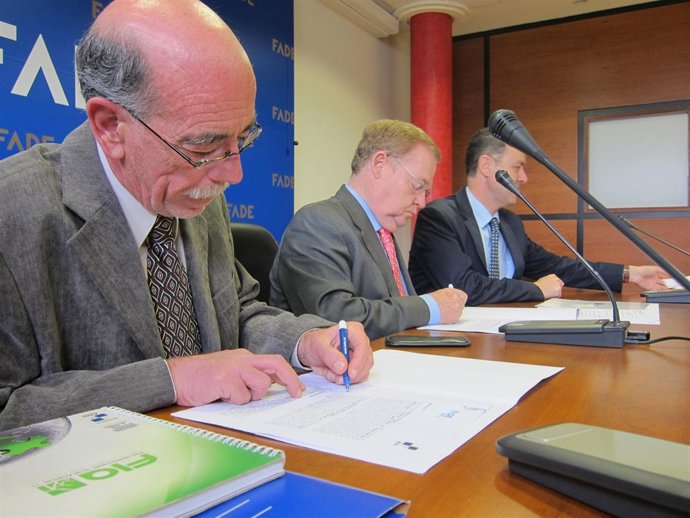 Silveira, Vigón Y González, Durante La Firma Del Convenio.