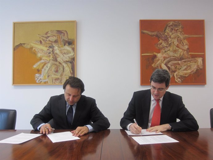Javier Casalí Y José Iribas Firman Un Convenio De Colaboración.