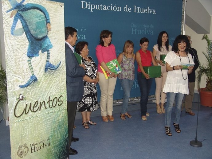 La Diputada De Cultura, Elena Tobar, Presenta Un Libro De Cuentos. 