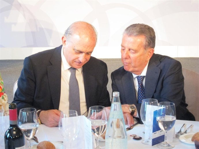 El Ministro Jorge Fernández Y El Editor Javier Godó