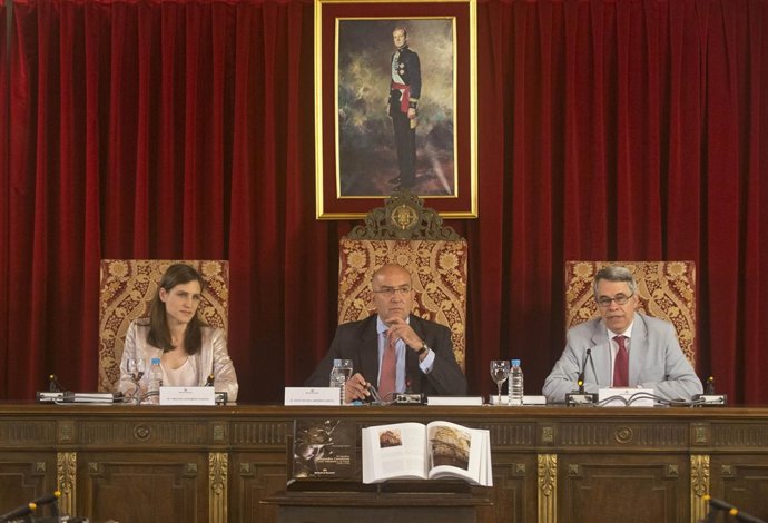 Virgina Albarrán (I), Carnero Y Jesús Urrea (D)