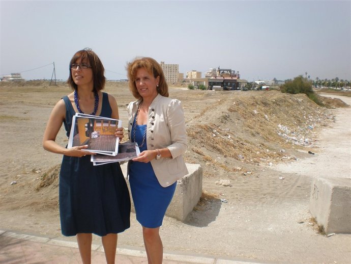 María Gámez y Begoña Medina informan sobre el estado de las playas