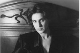 La Escritora Y Periodista Ada Castells