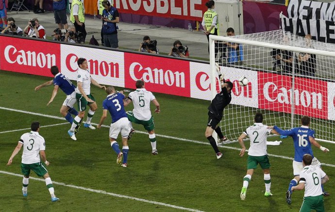 Cassano Marca En El Italia-Irlanda