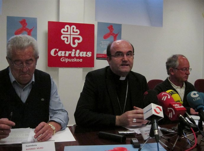 Obispo Munilla Y Representantes De Cáritas