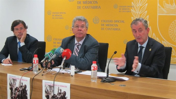 El Presidente Del Colegio De Médicos (Derecha), En La Presentación Del Congreso