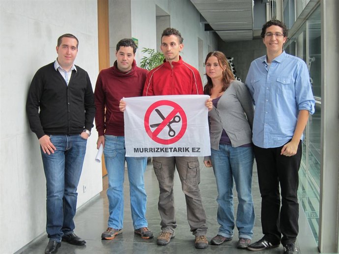 Representantes Del Consejo De Estudiantes De La UPNA En El Parlamento.