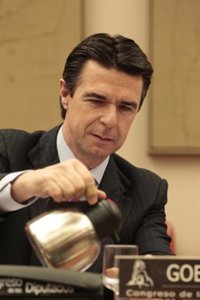 Soria se reúne el jueves con un grupo de senadores para "plantear posibles soluciones al problema de la minería"